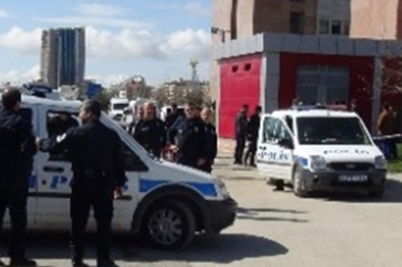 Gaziantep adliyesi önünde kavga Gaziantep adliyesi önünde kavga